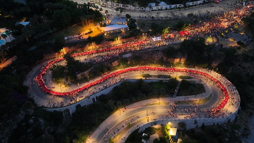 Antalya 19 Mayıs’ta Fener Alayı ile aydınlandı