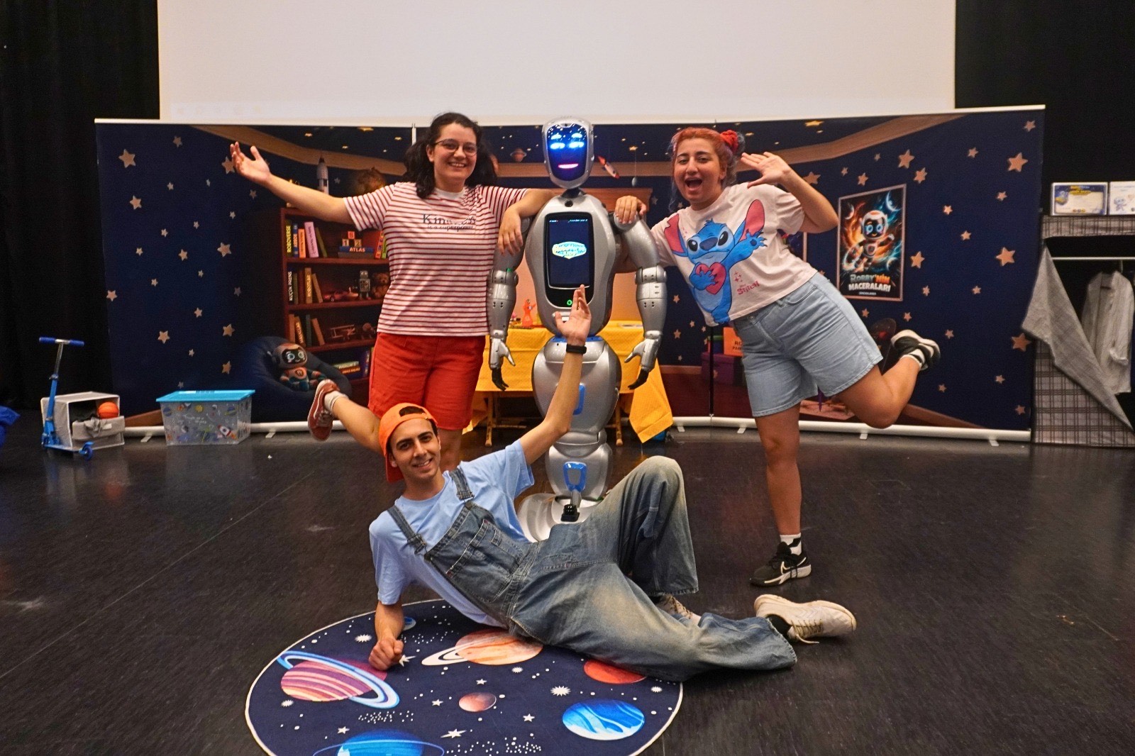 Çocuk Tiyatrosunda Bir İlk: Yapay Zekâ Destekli Robot Seyircisiyle Buluştu