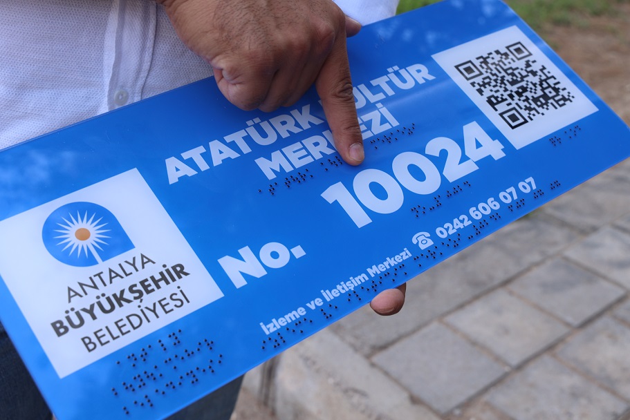 Antalya'da engelli dostu durak sayısı artıyor