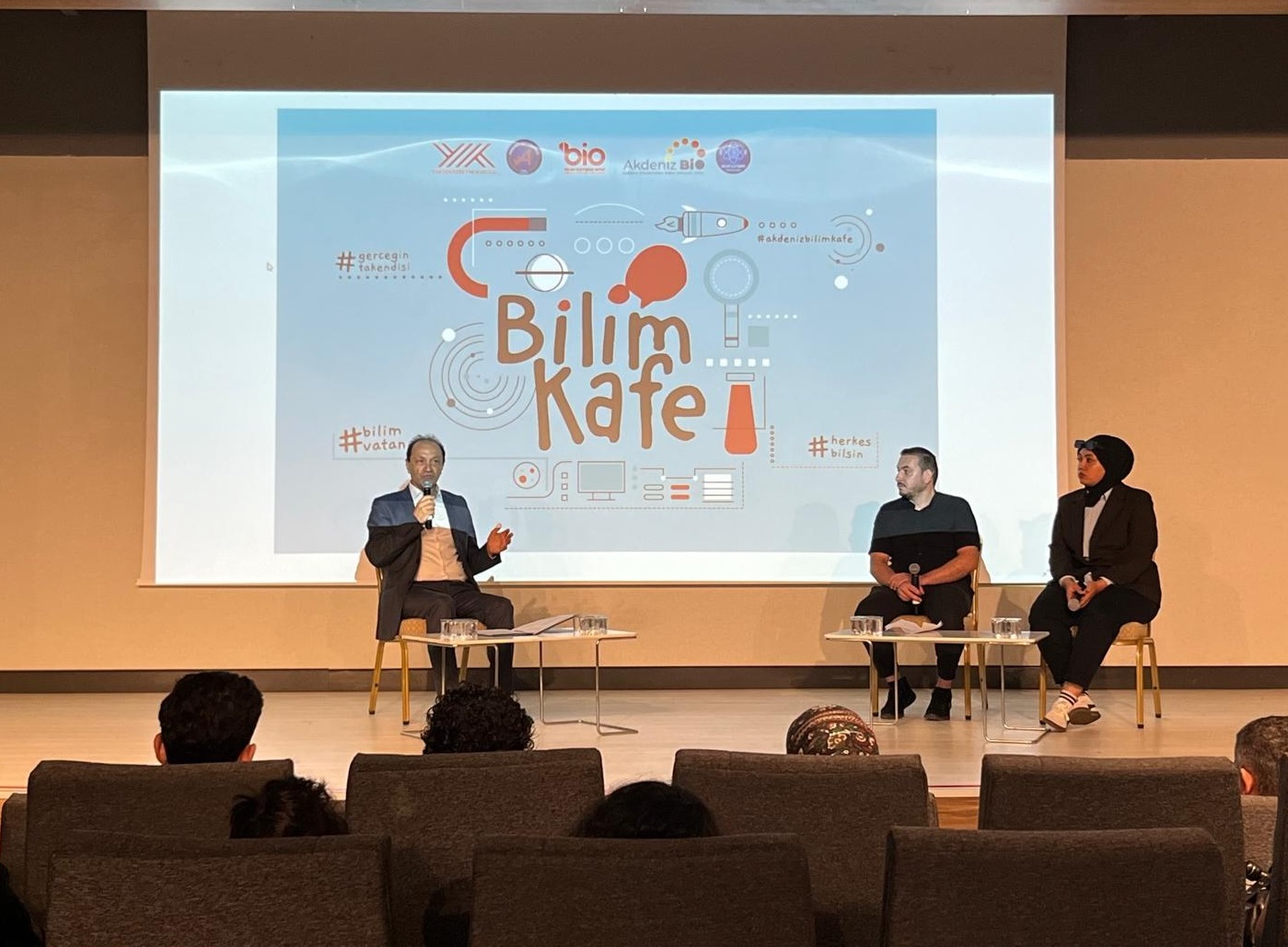Akdeniz Bilim Kafe’de ‘Gazze’de Üniversitenin Geleceği’ konuşuldu