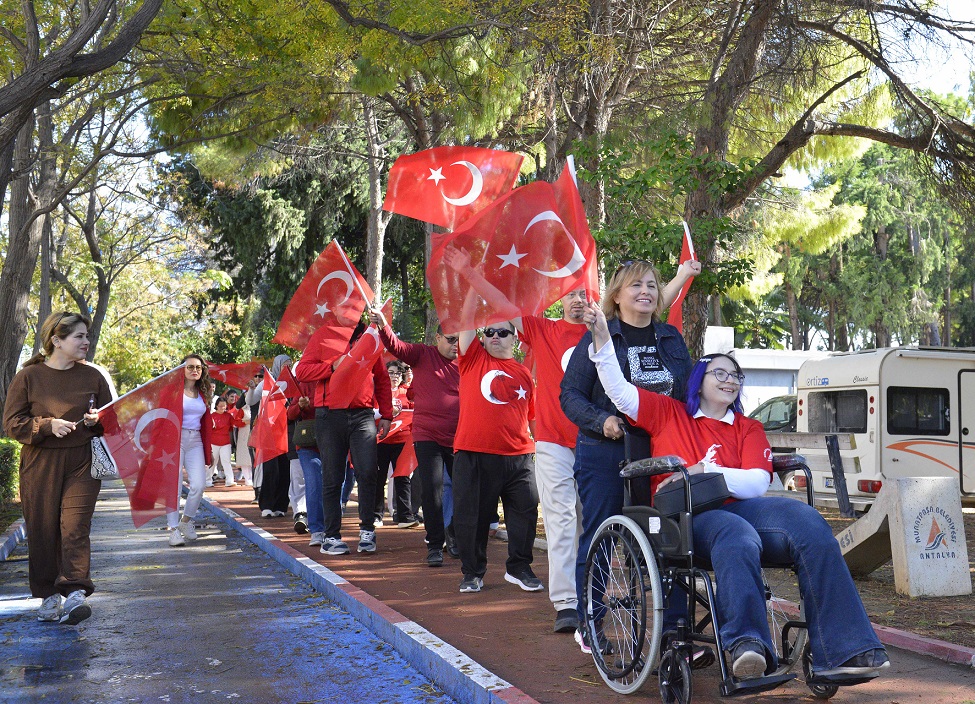 Özel gereksinimli bireylerden Cumhuriyet coşkusu